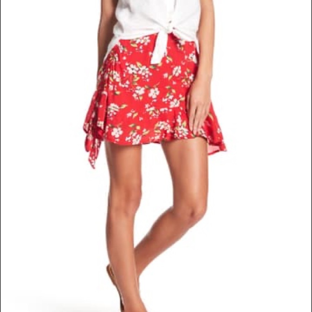 Abound Ruched Flounce Skirt Red Floral Size Large NWOT